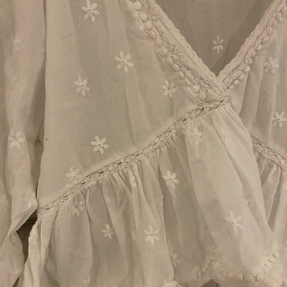 🚩SOLD- Artizia - Sunday Best - white embroidered boho Blouse. - Picture 4 of 11